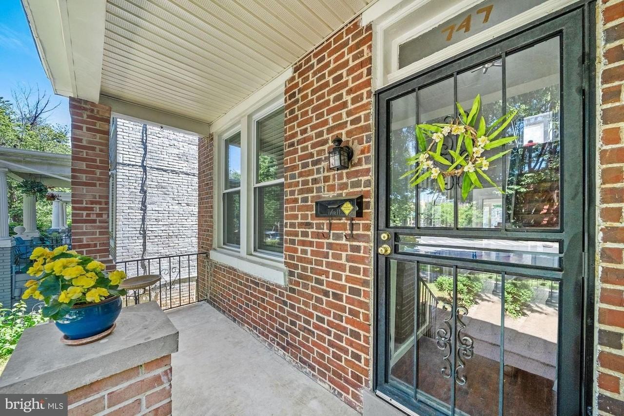 747 Kentucky Ave Se - Photo 3 of 33