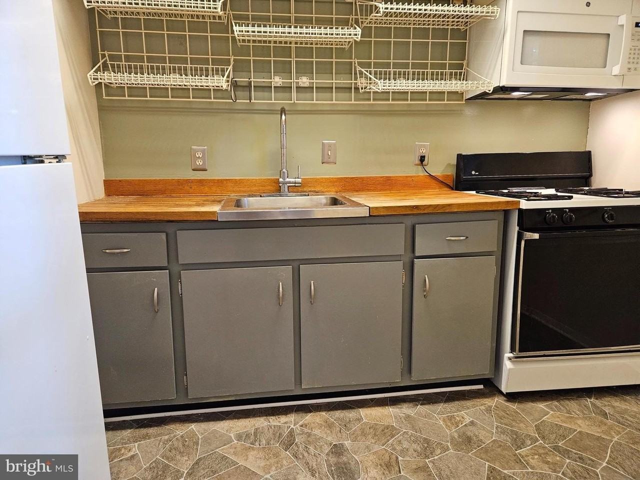2417 Barracks Pl - Photo 4 of 13