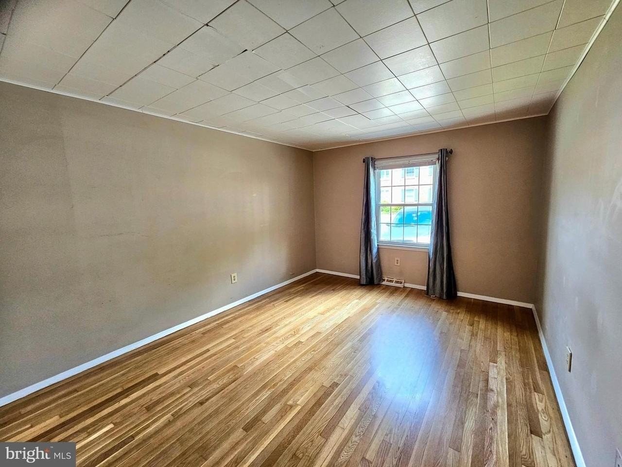 2417 Barracks Pl - Photo 6 of 13