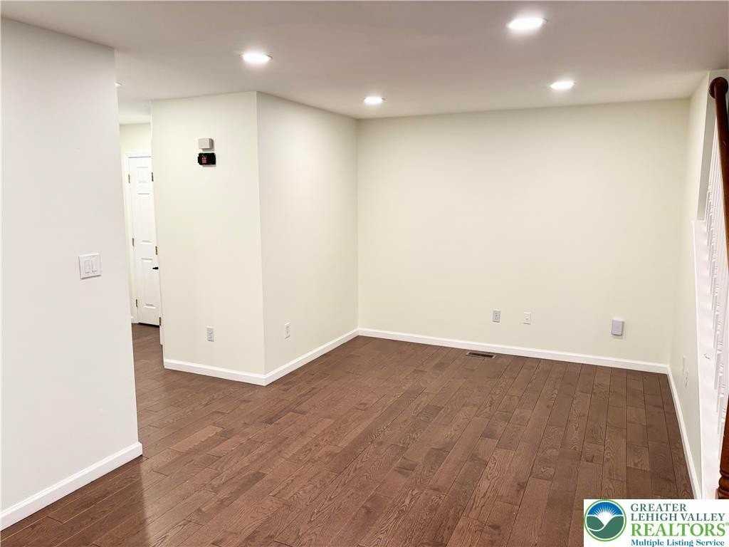 1319 Mohr Cir - Photo 6 of 32