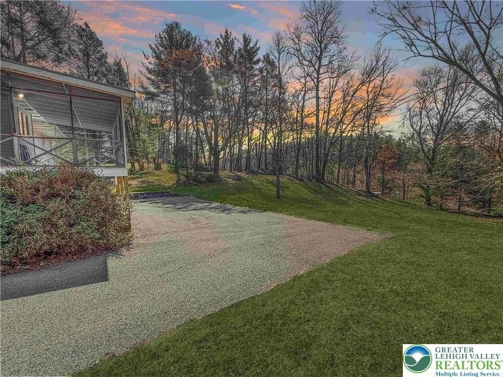 308 Hemlock Ln - Photo 2 of 19