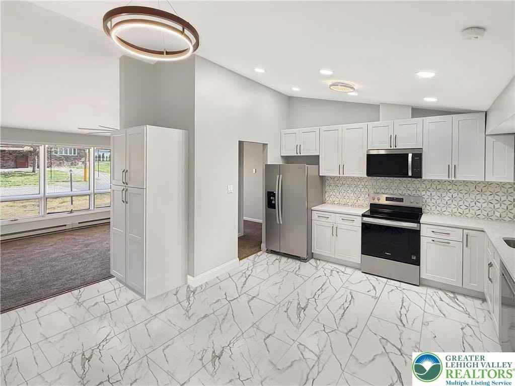 308 Hemlock Ln - Photo 3 of 19