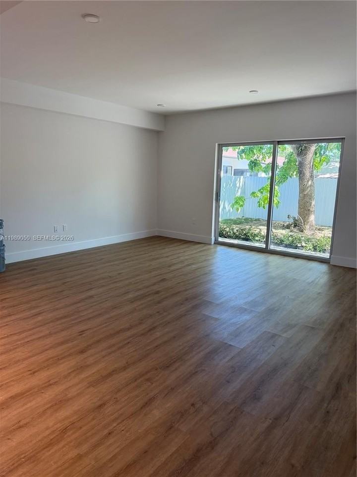 2800 Sw 5th St #2800 - Photo 3 of 10