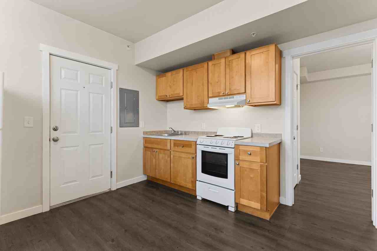 204 4th Ave W - Photo 3 of 17