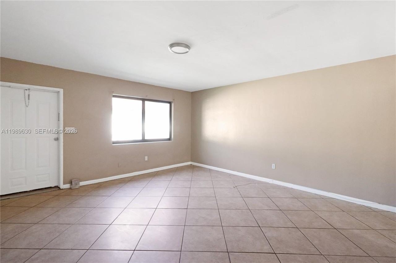 98 Ne 71st St #2 - Photo 4 of 14