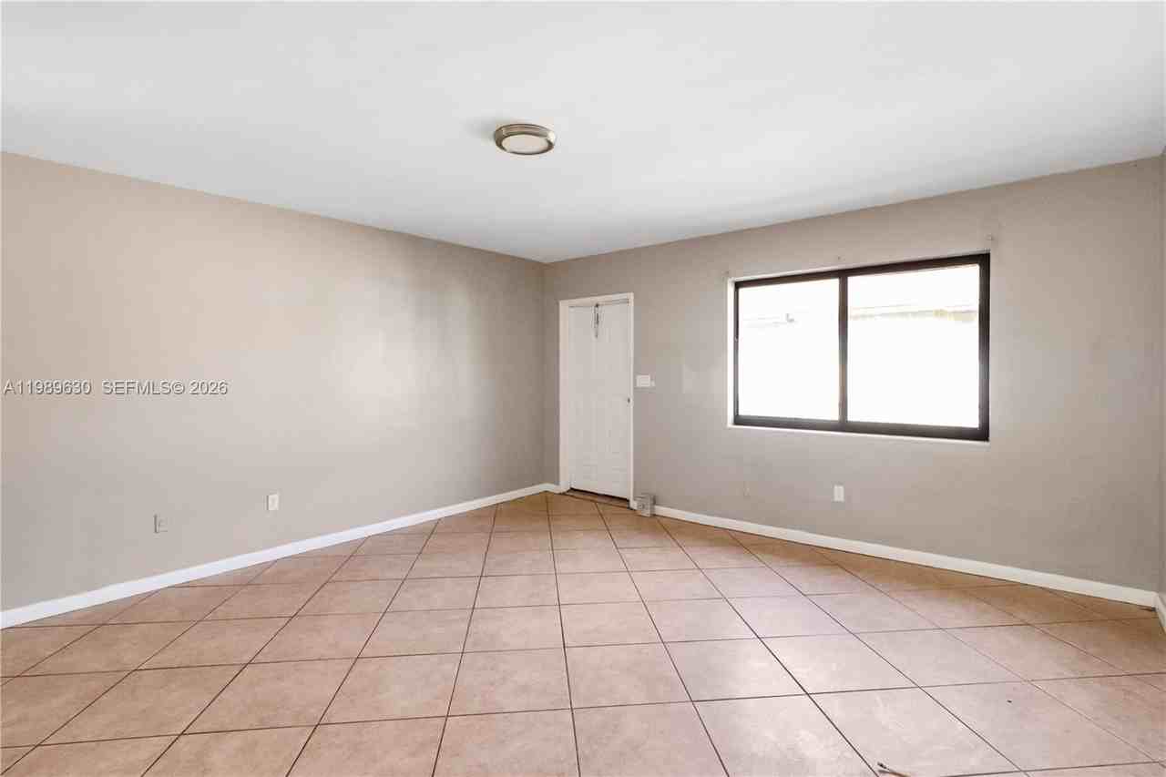 98 Ne 71st St #2 - Photo 5 of 14