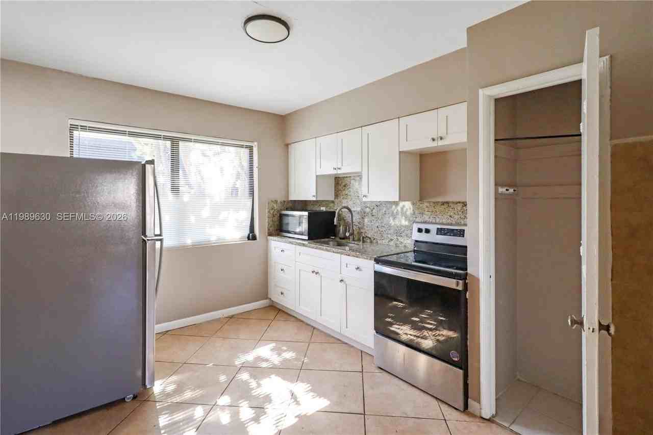 98 Ne 71st St #2 - Photo 7 of 14