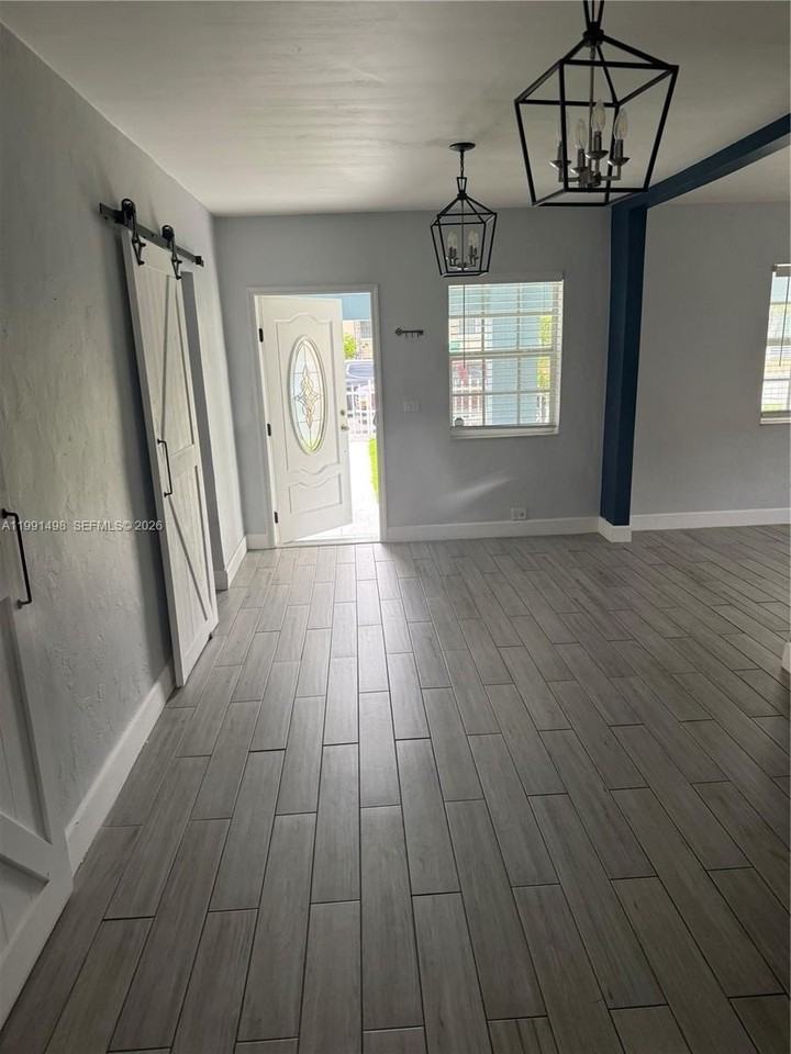 430 Nw 60th Ave - Photo 3 of 23