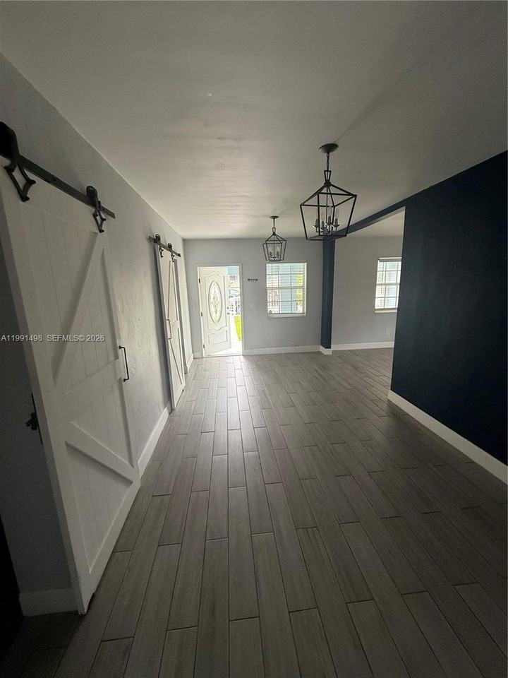 430 Nw 60th Ave - Photo 4 of 23