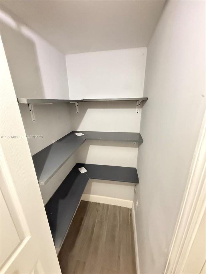 430 Nw 60th Ave - Photo 7 of 23
