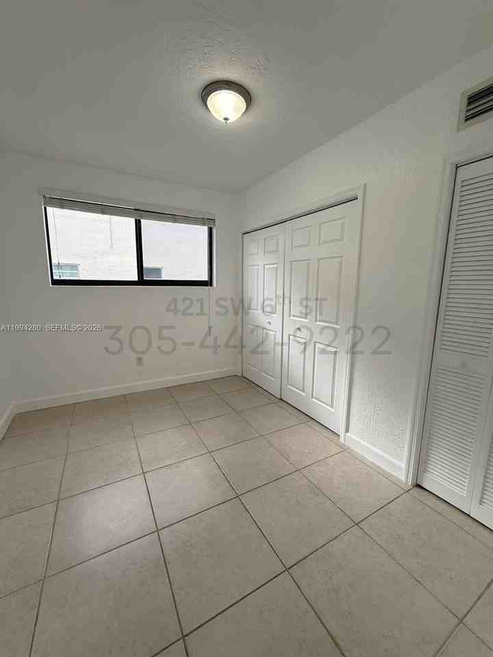 421 Sw 6th St #7 - Photo 5 of 8