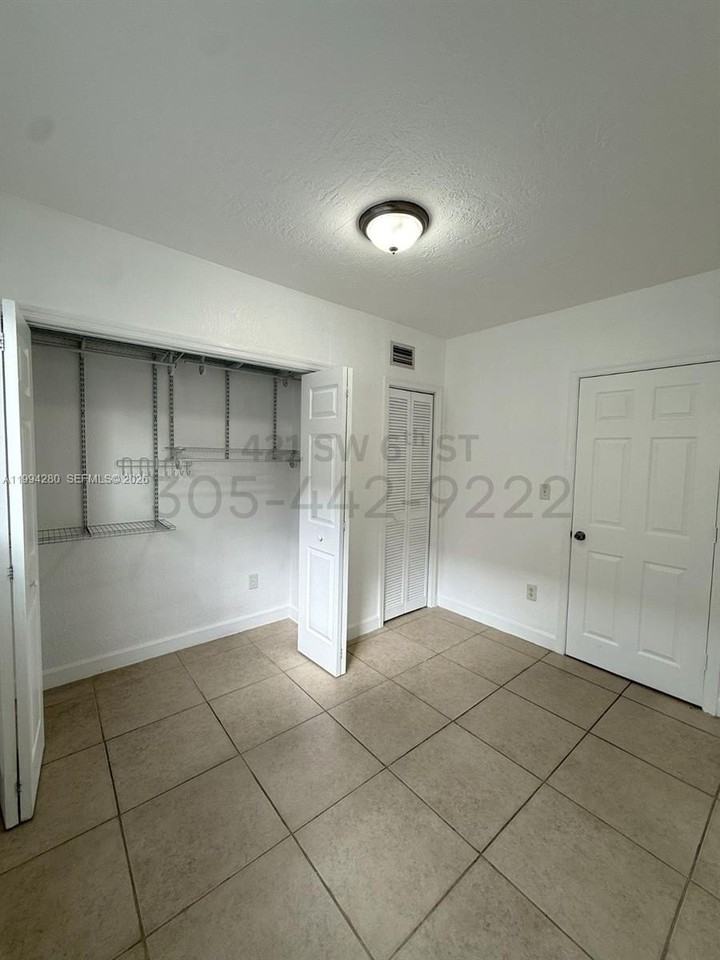 421 Sw 6th St #7 - Photo 6 of 8