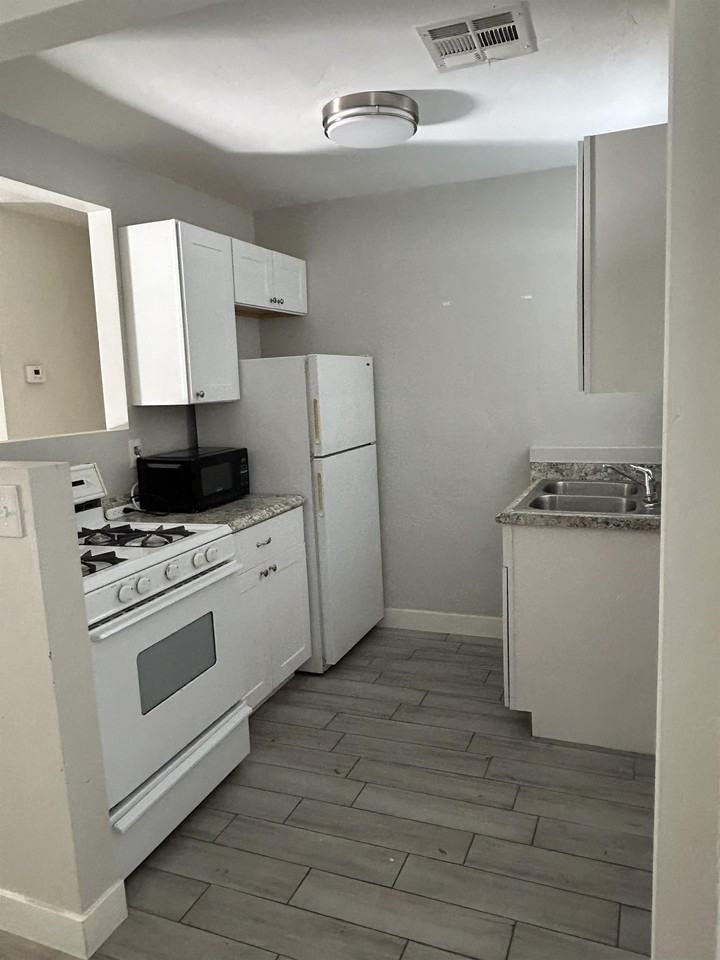 722 East Turney Avenue - Photo 4 of 16
