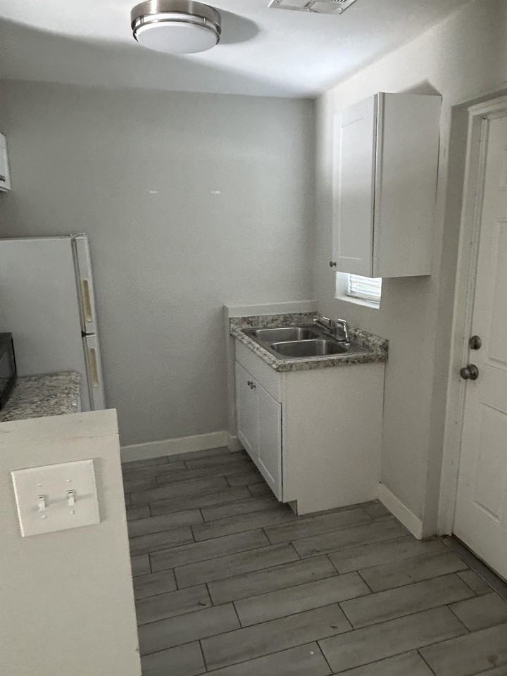 722 East Turney Avenue - Photo 6 of 16