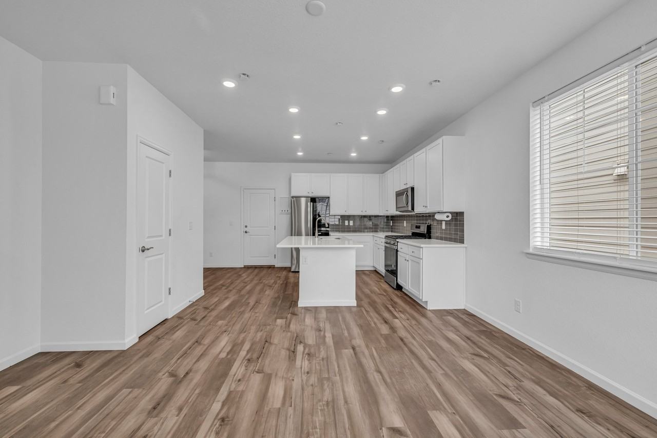 18152 Caffey Dr - Photo 2 of 20