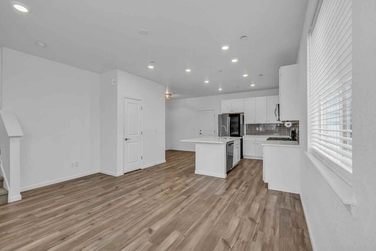 18152 Caffey Dr - Photo 3 of 20