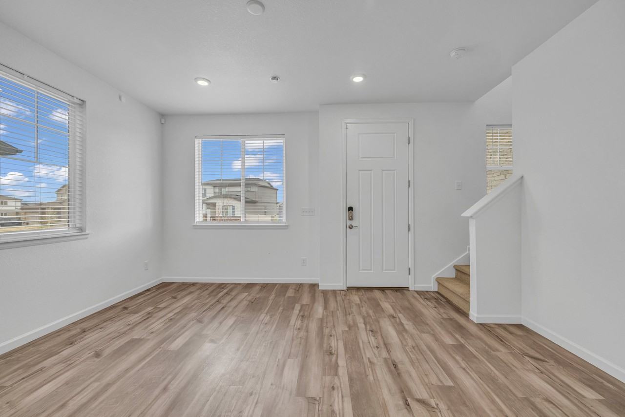 18152 Caffey Dr - Photo 4 of 20