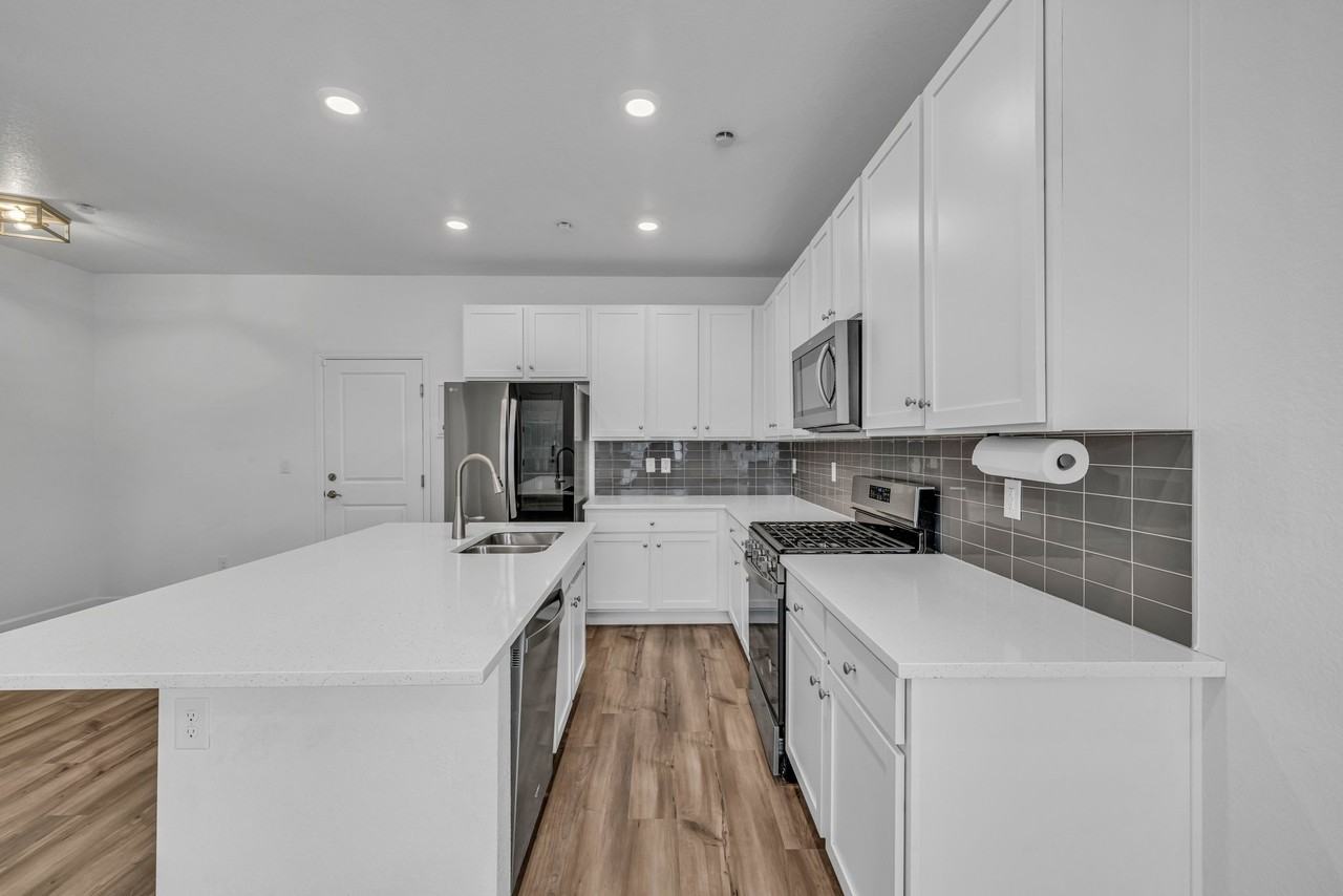 18152 Caffey Dr - Photo 5 of 20