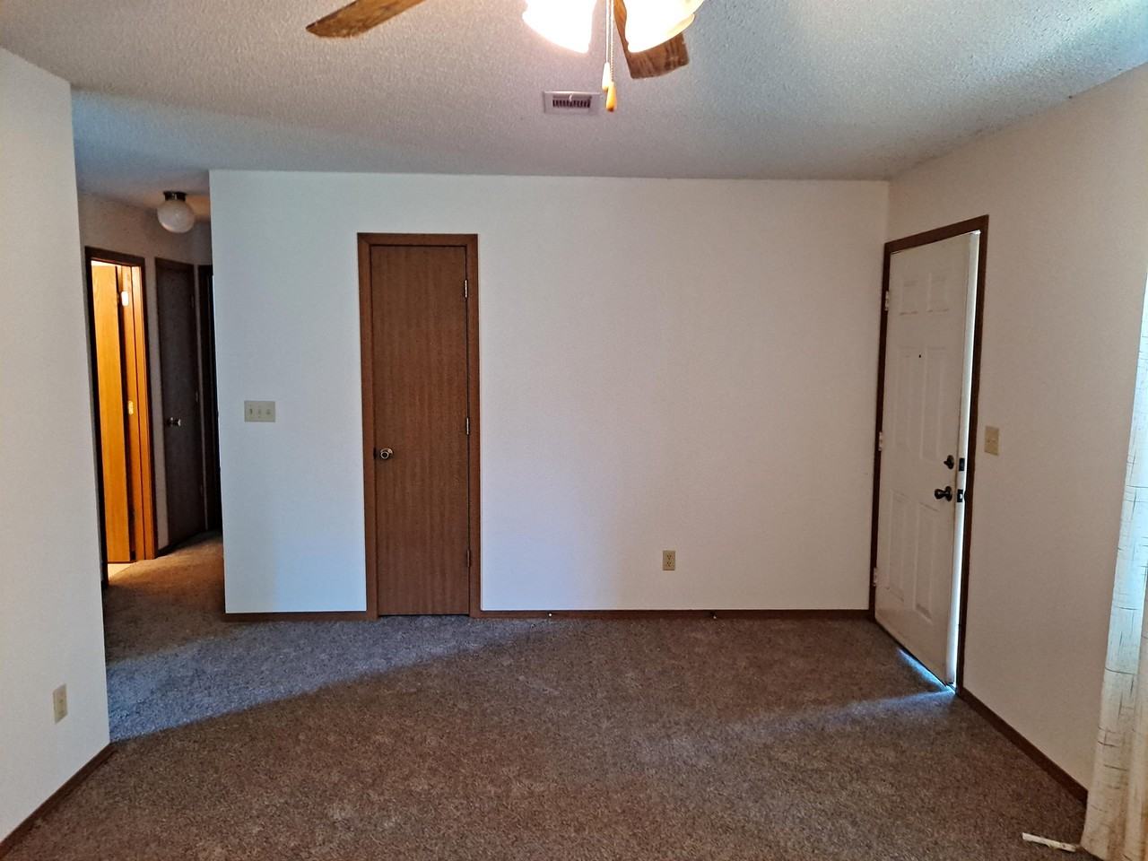 313 McKennon Ct - Photo 4 of 17