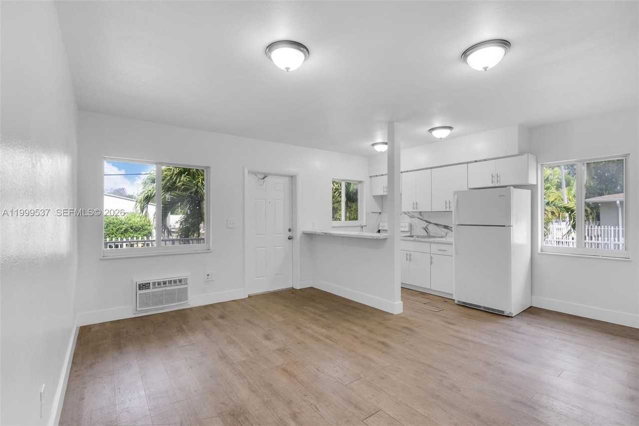 5549 Ne Miami Ct #1 - Photo 3 of 12