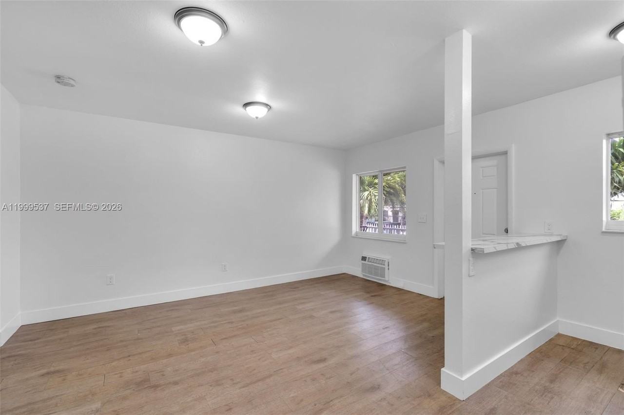 5549 Ne Miami Ct #1 - Photo 4 of 12