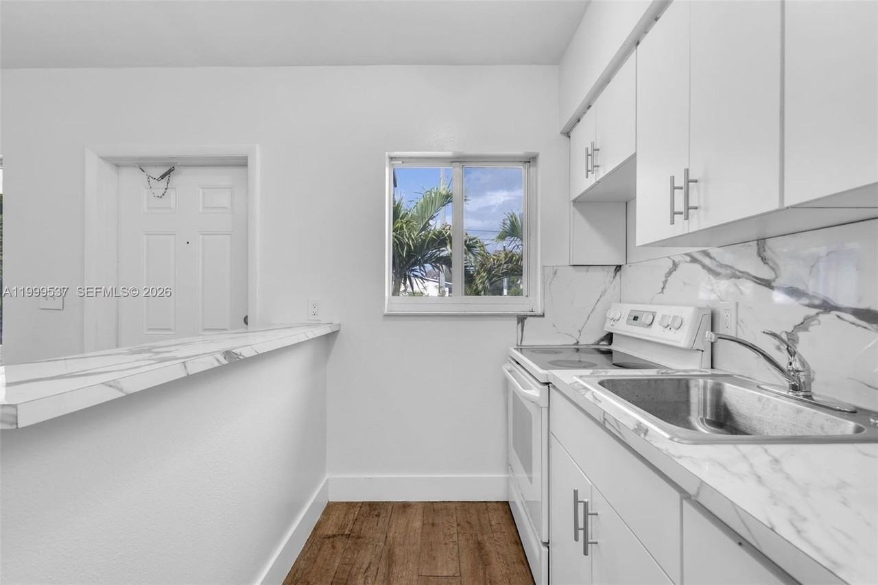 5549 Ne Miami Ct #1 - Photo 5 of 12