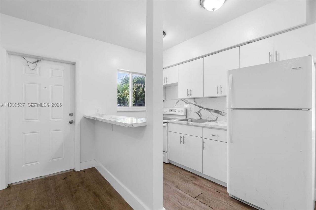 5549 Ne Miami Ct #1 - Photo 6 of 12