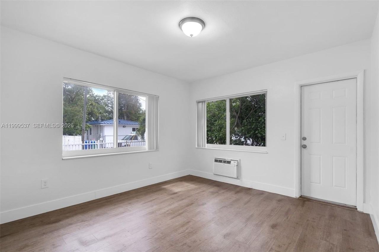 5549 Ne Miami Ct #1 - Photo 7 of 12