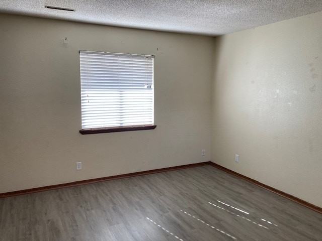 309 West Hedde Street - Photo 7 of 8