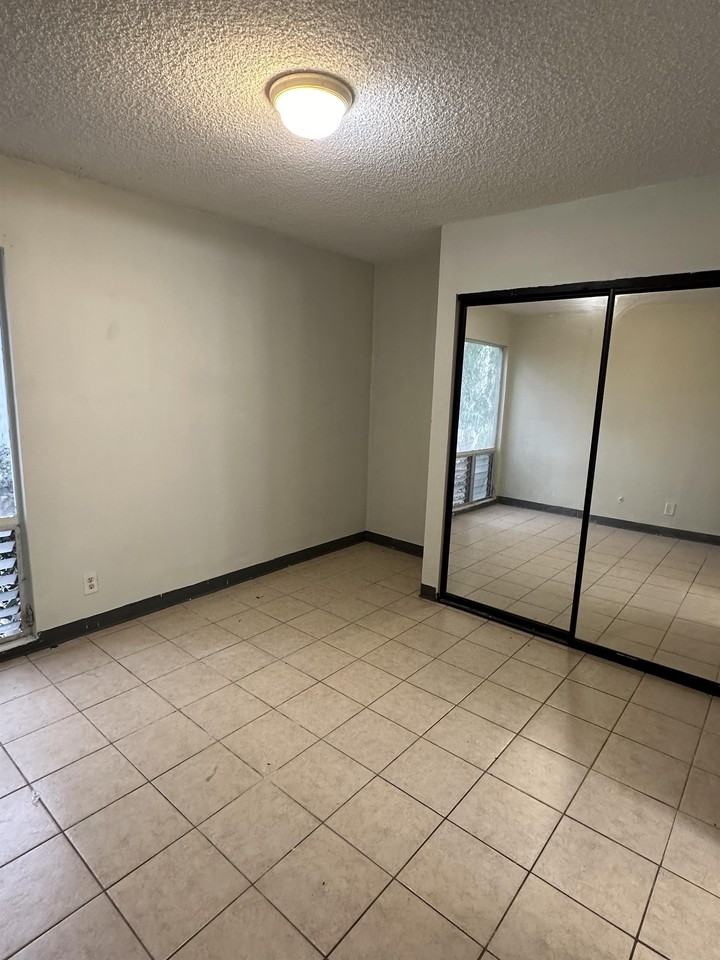 142 Lakeview Circle - Photo 2 of 5