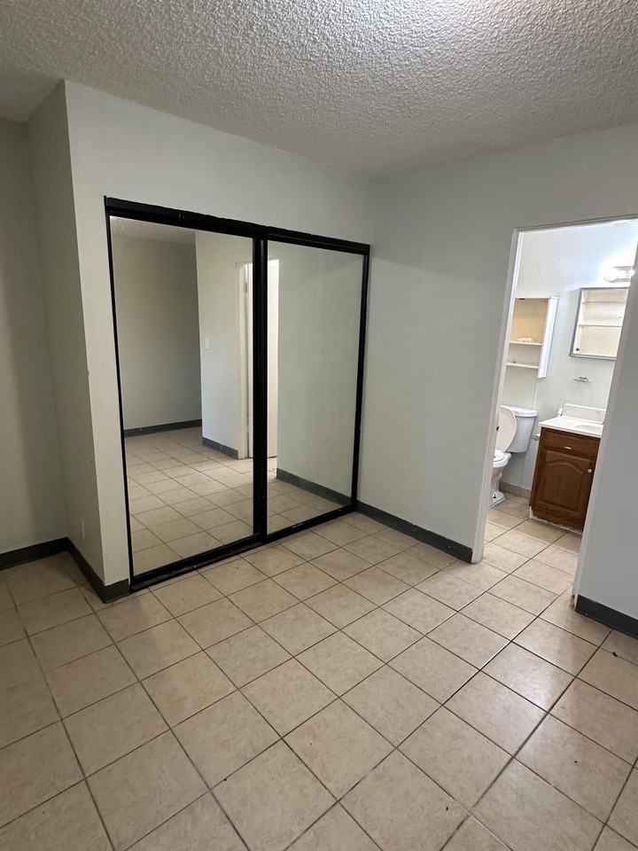 142 Lakeview Circle - Photo 3 of 5