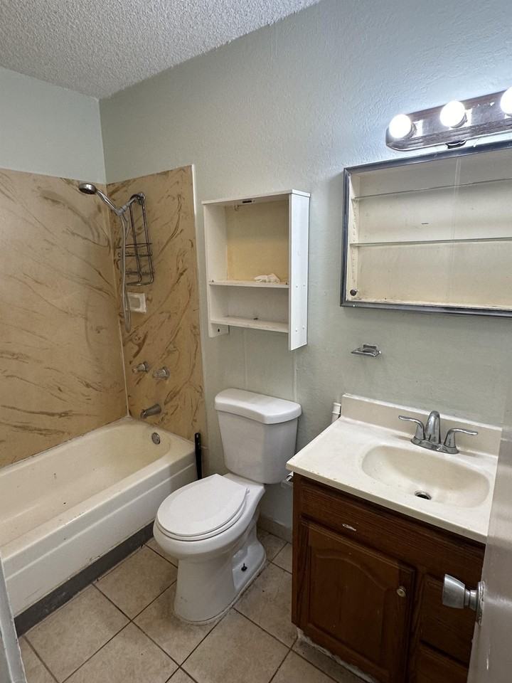 142 Lakeview Circle - Photo 4 of 5