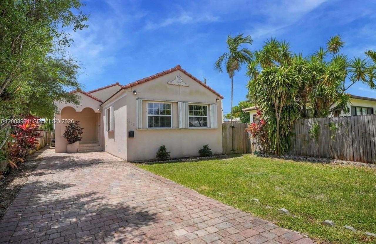 1630 Van Buren St - Photo 2 of 13