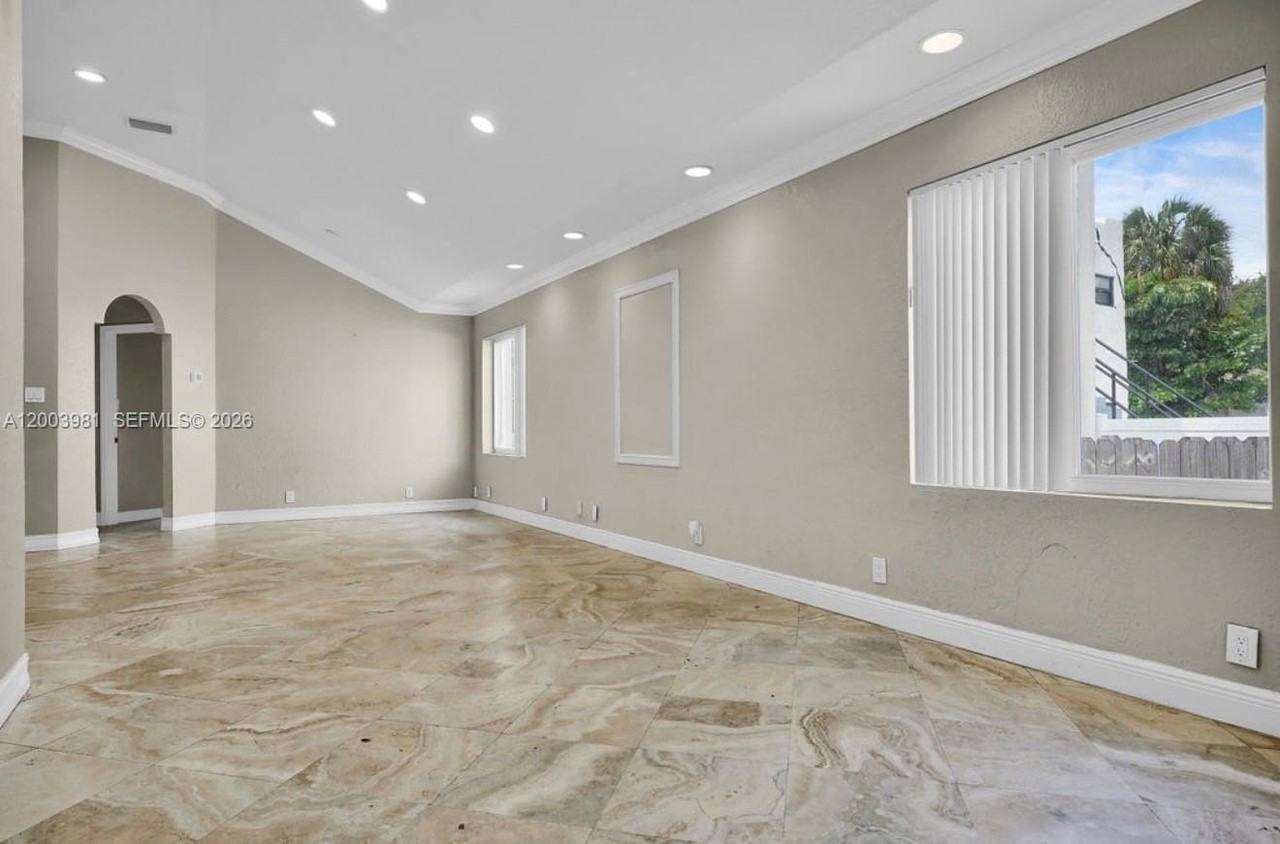 1630 Van Buren St - Photo 4 of 13