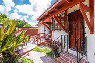 1841 Sw 29th Ave #B - Photo 1 of 1