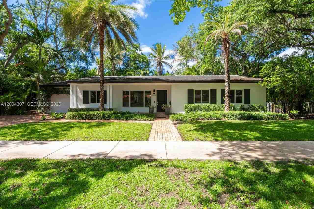 1029 Mariposa Ave