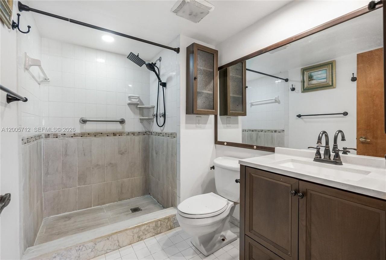 711 S Hollybrook Dr #209 - Photo 3 of 22