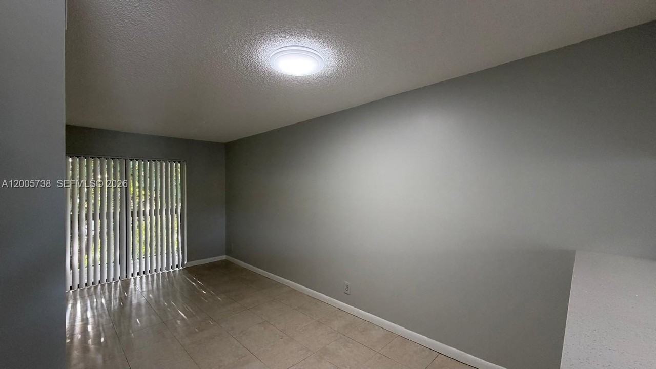 4010 Lakeside Dr #4010 - Photo 5 of 9