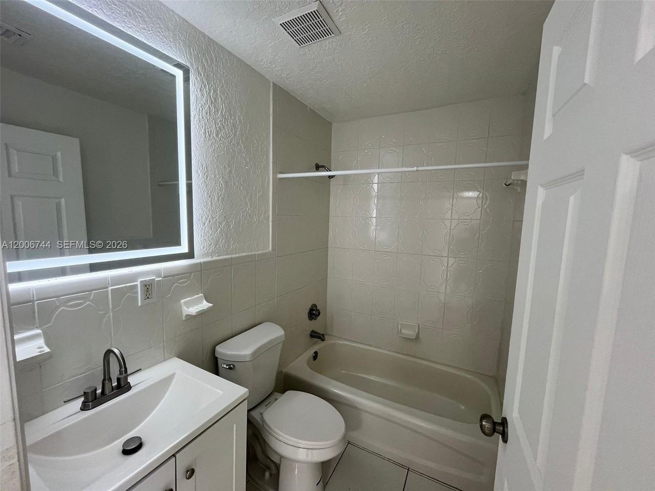 15741 Nw 40th Ct #B - Photo 5 of 10