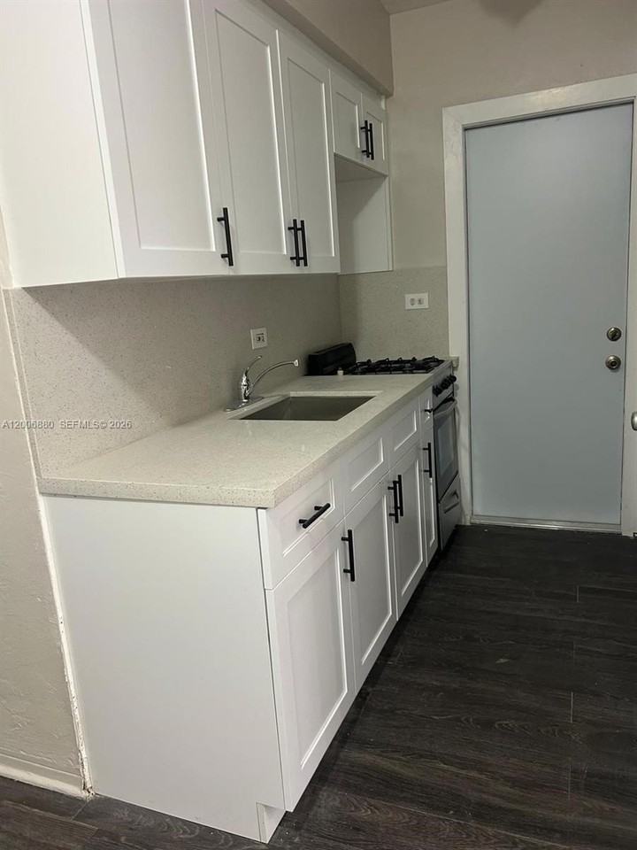 1743 Nw 15th St #1743 - Photo 4 of 7
