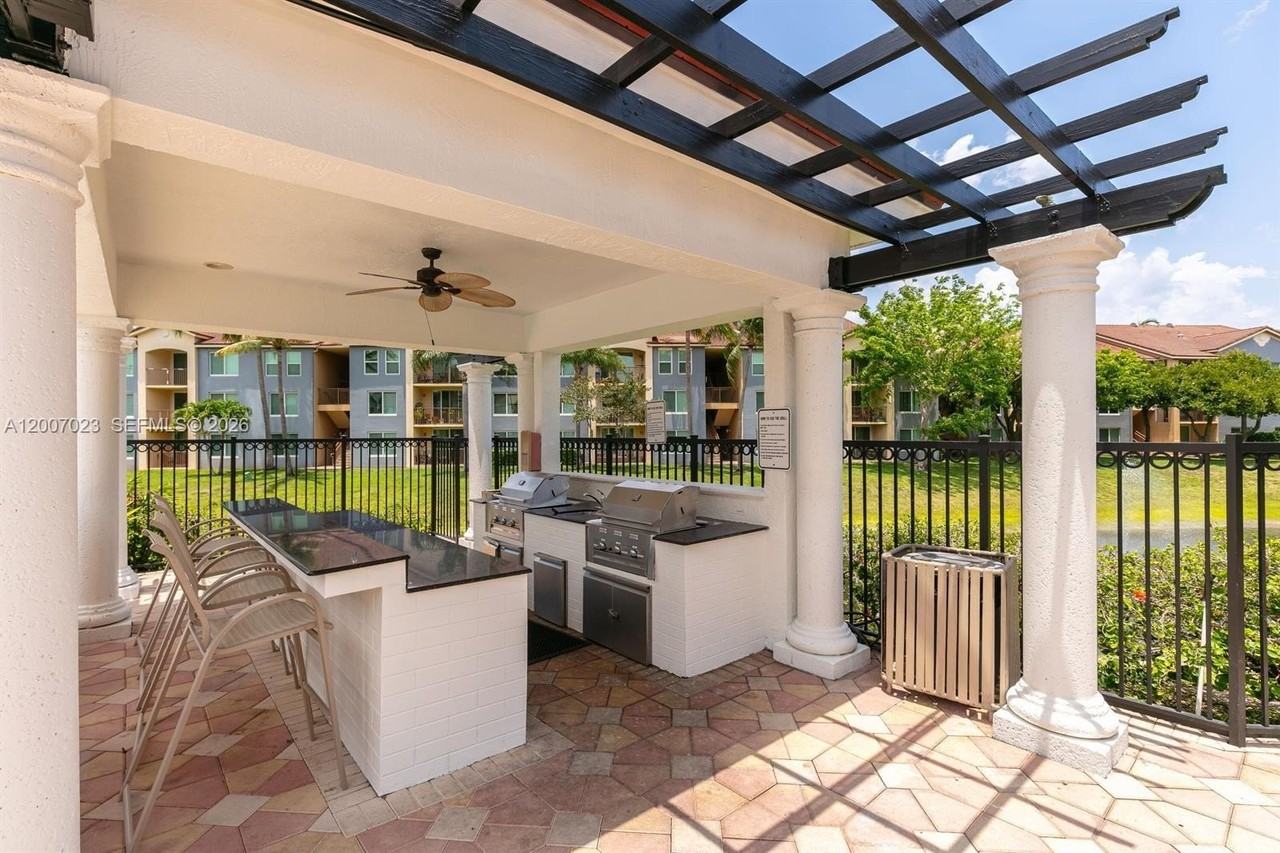 120 Villa Cir #120 - Photo 4 of 14
