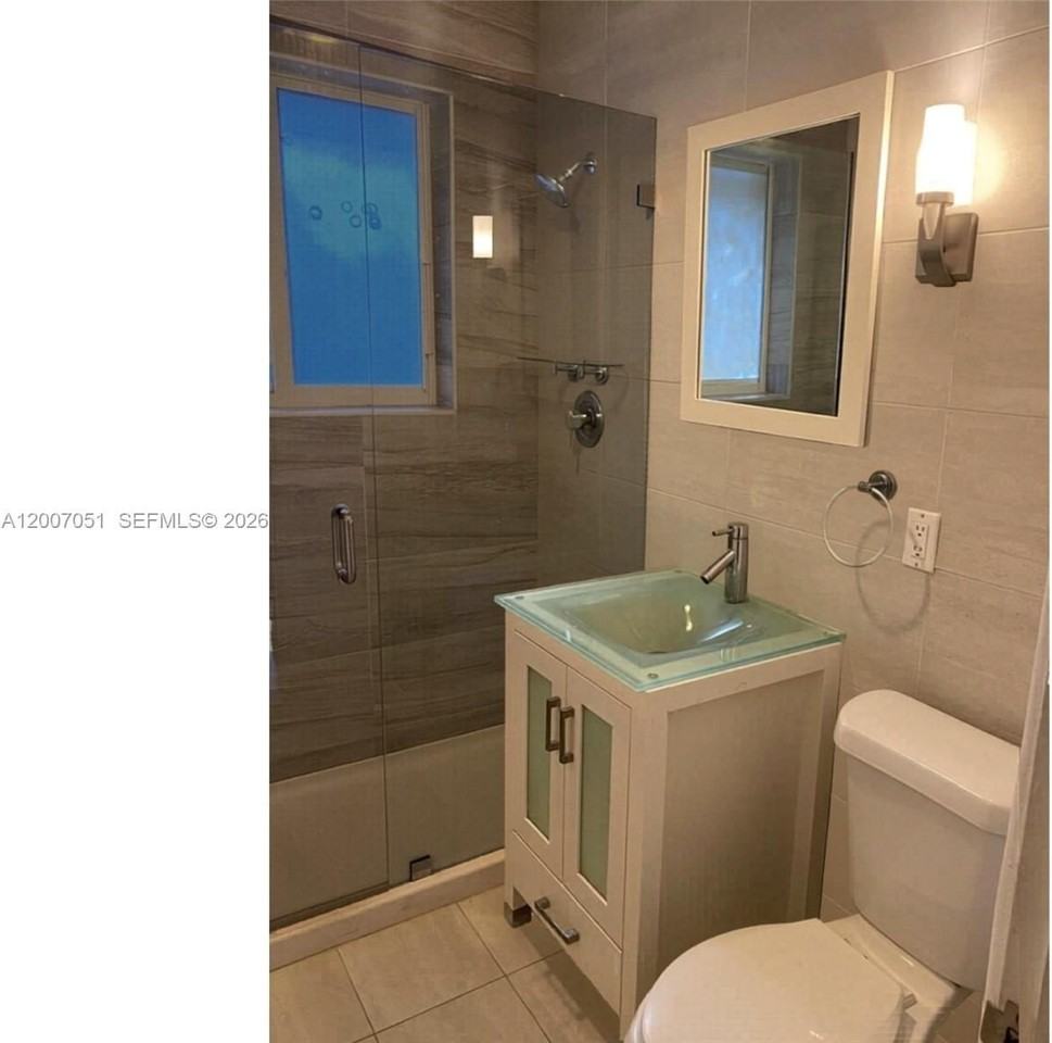 812 Ne 90th St #1 - Photo 5 of 6