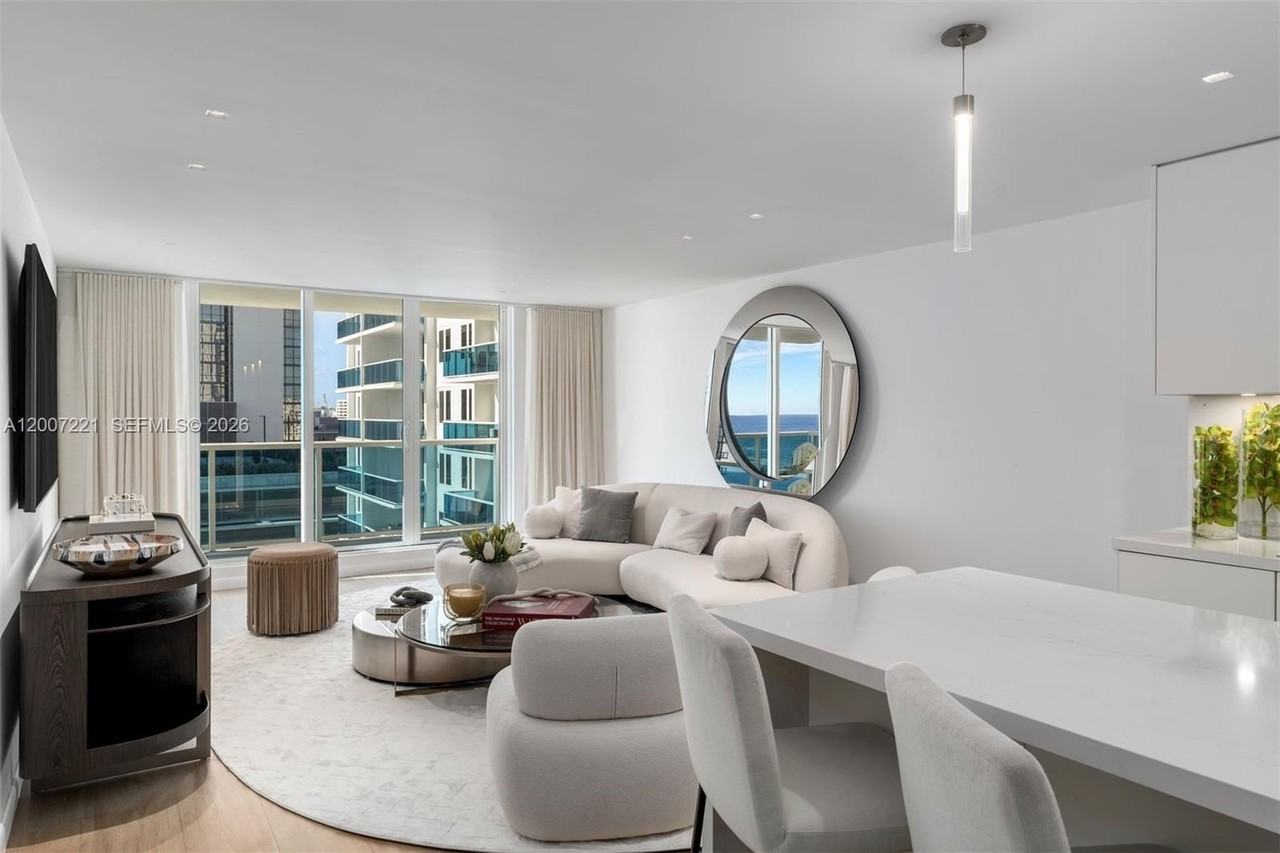 2301 Collins Ave #902 - Photo 3 of 22