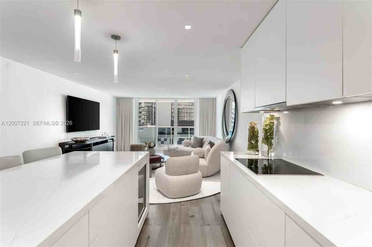 2301 Collins Ave #902 - Photo 4 of 22