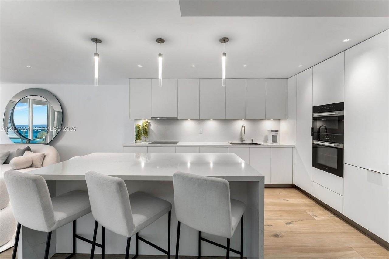 2301 Collins Ave #902 - Photo 7 of 22