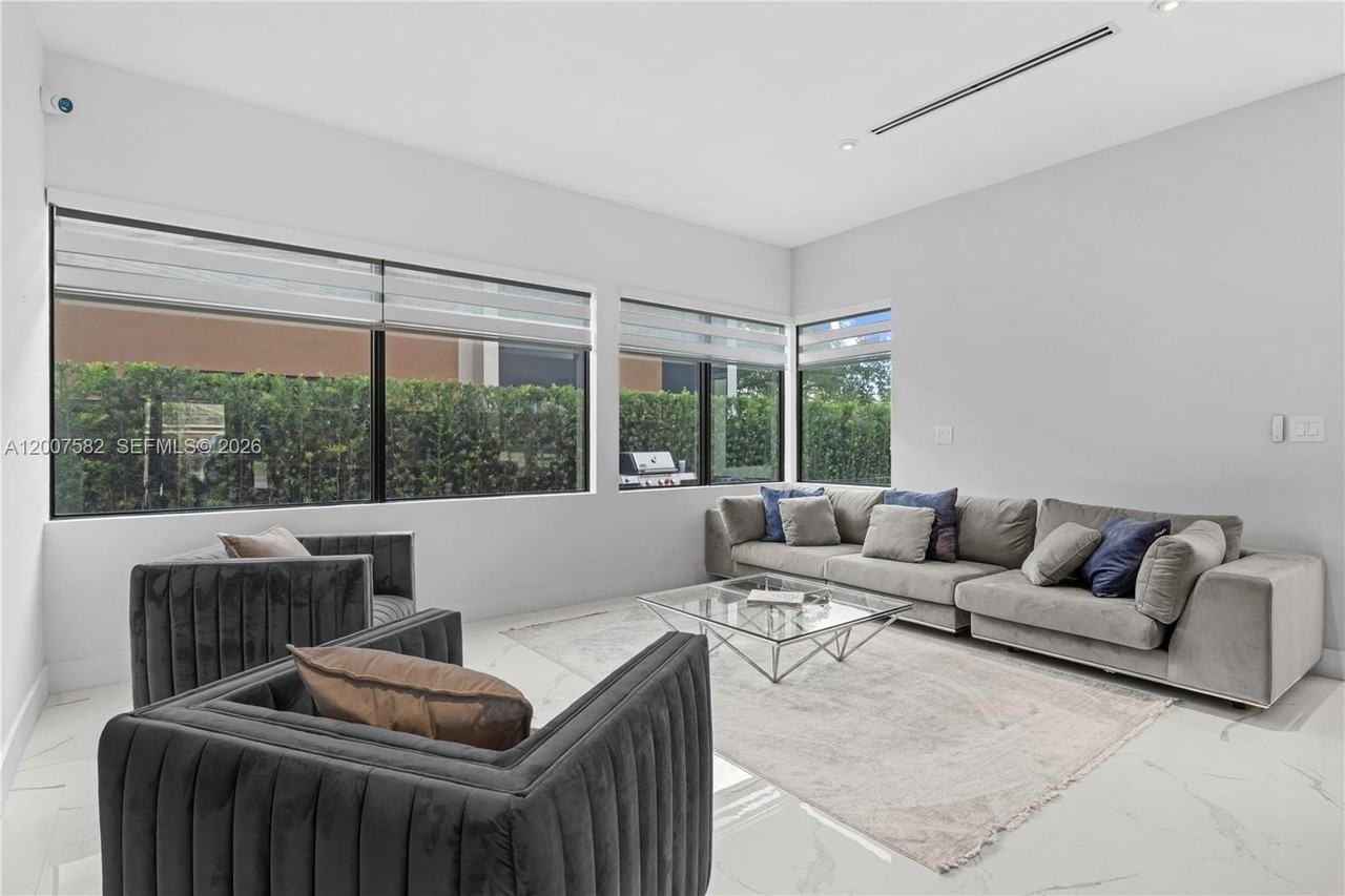 17900 Sw 149th Ave - Photo 3 of 46