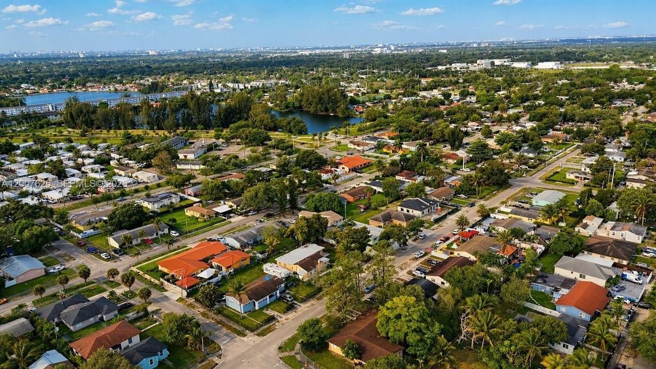 1124 Nw 100th Ter #2 - Photo 4 of 43