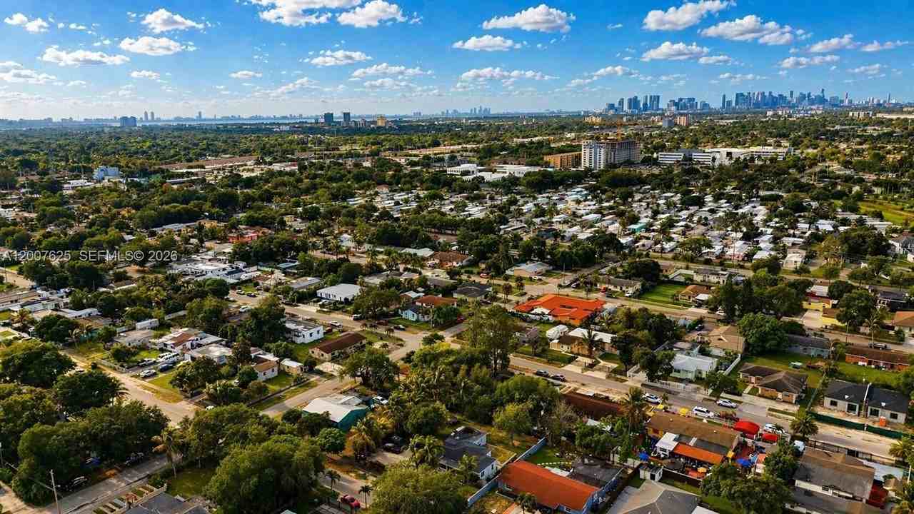 1124 Nw 100th Ter #2 - Photo 6 of 43