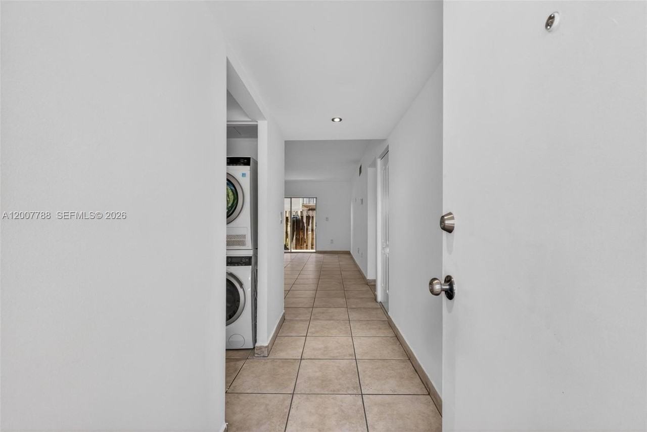 240 Nw 107th Ave #104 - Photo 4 of 28