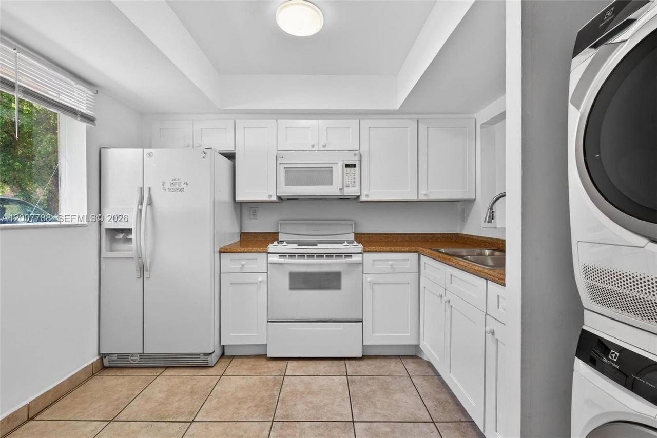 240 Nw 107th Ave #104 - Photo 6 of 28